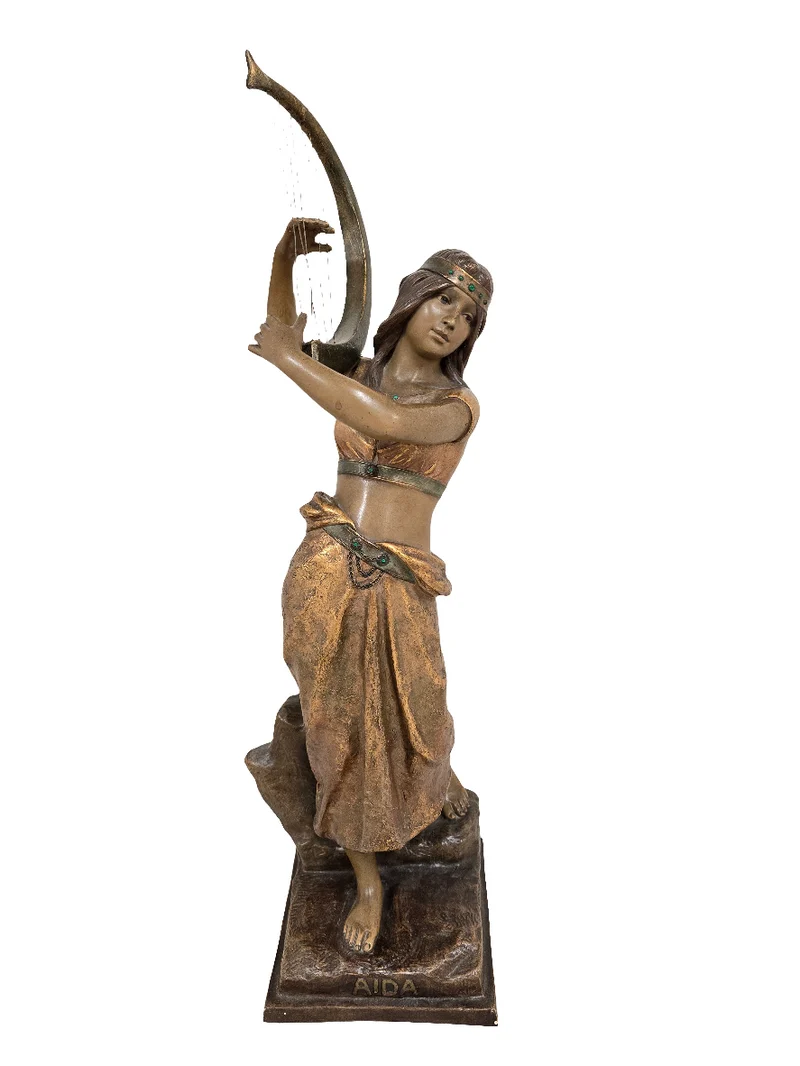 Statue Aida