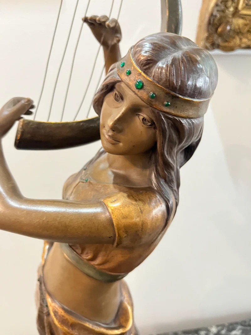 Statue Aida