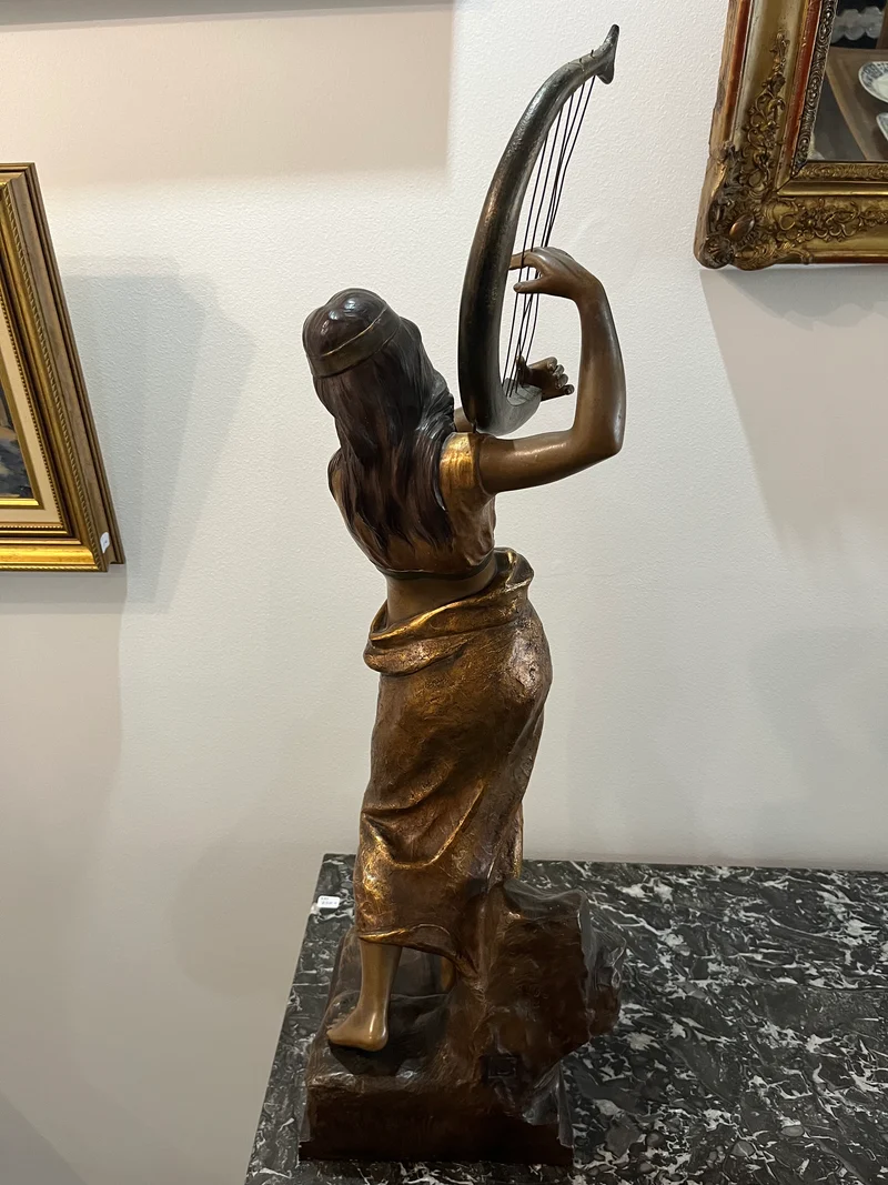 Statue Aida