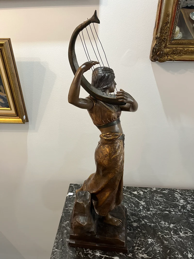 Statue Aida