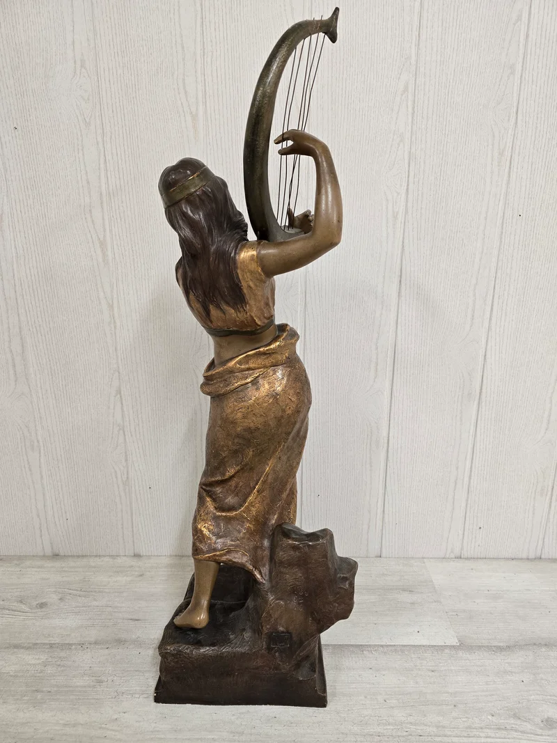 Statue Aida