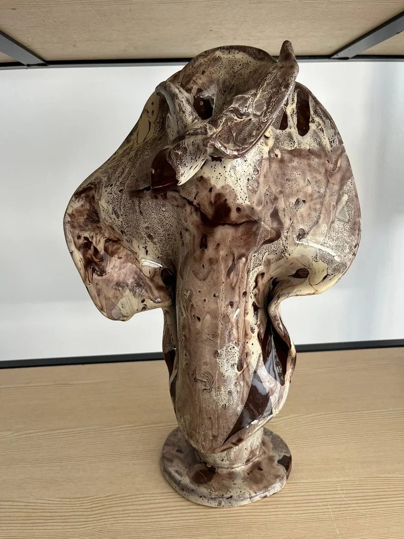 Vase Sculpture signé
