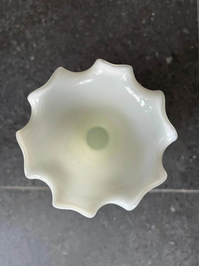 Vase vintage en opaline