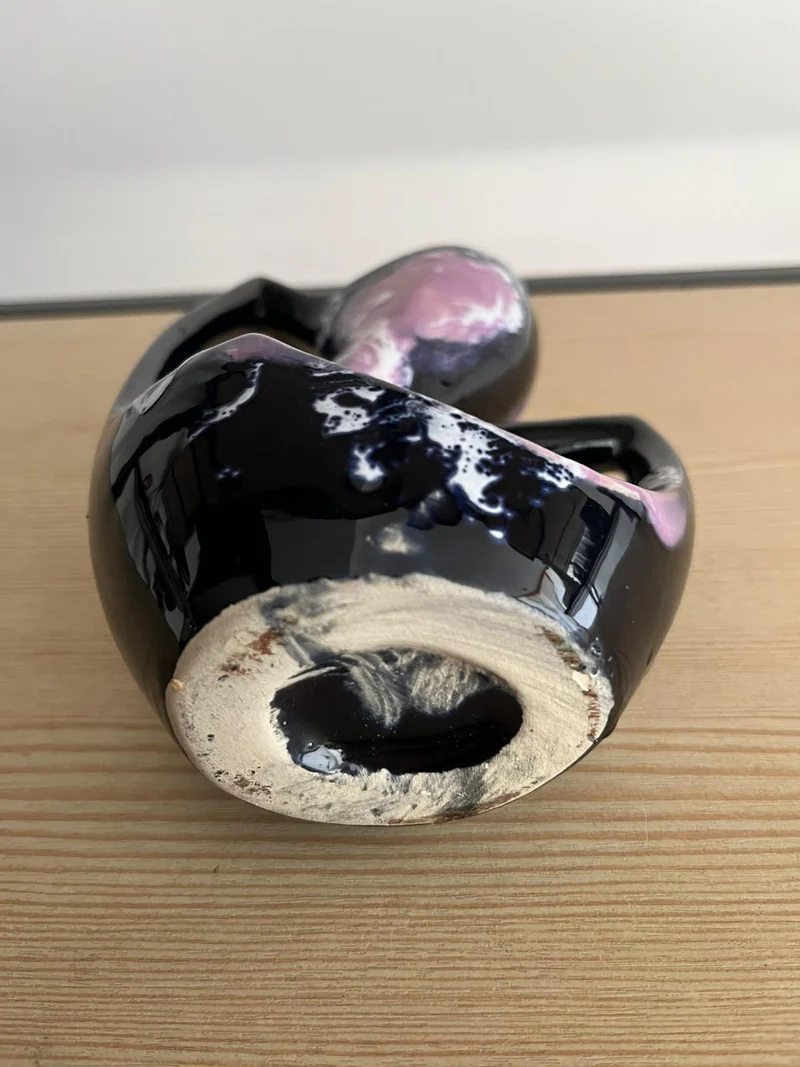 Vase en ceramique vintage signé