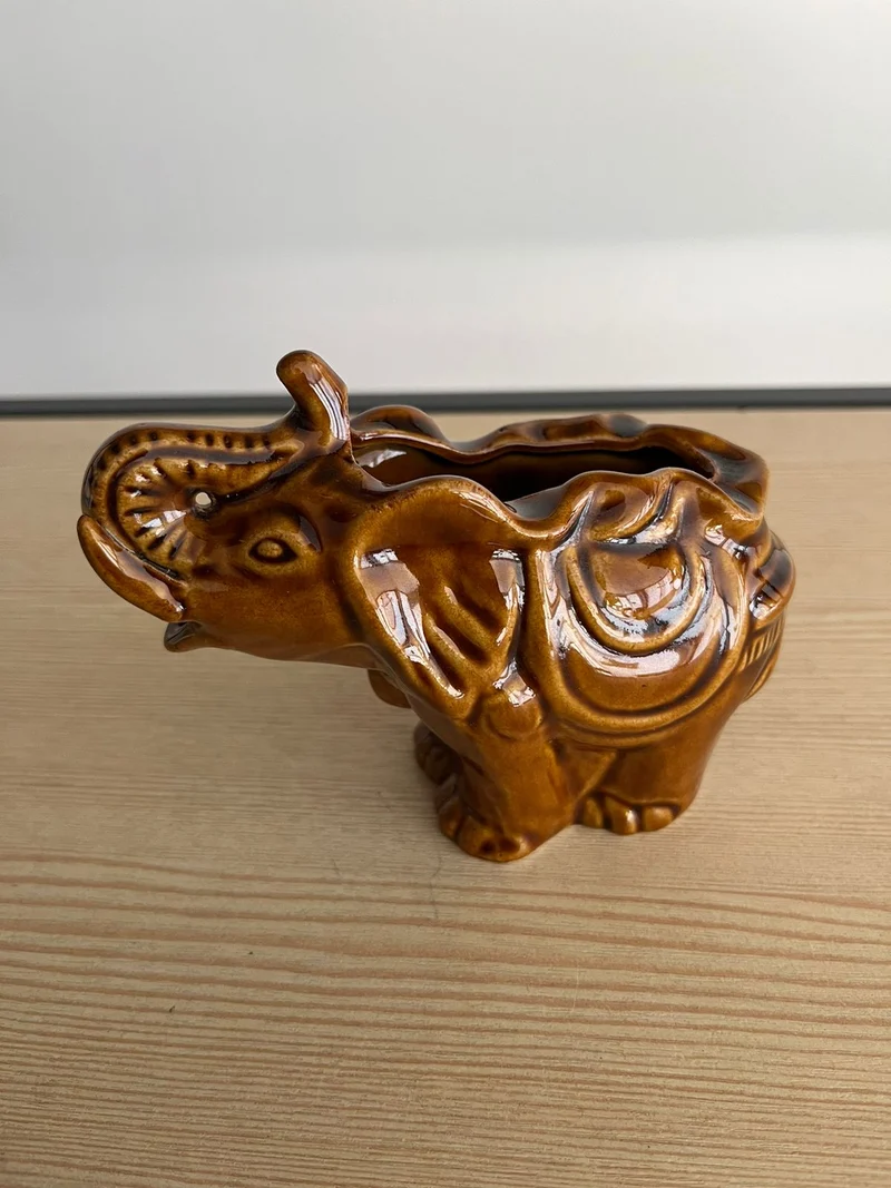 Éléphant en céramique vintage