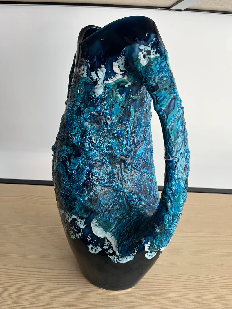 Vase Vallauris vintage bleu nuit
