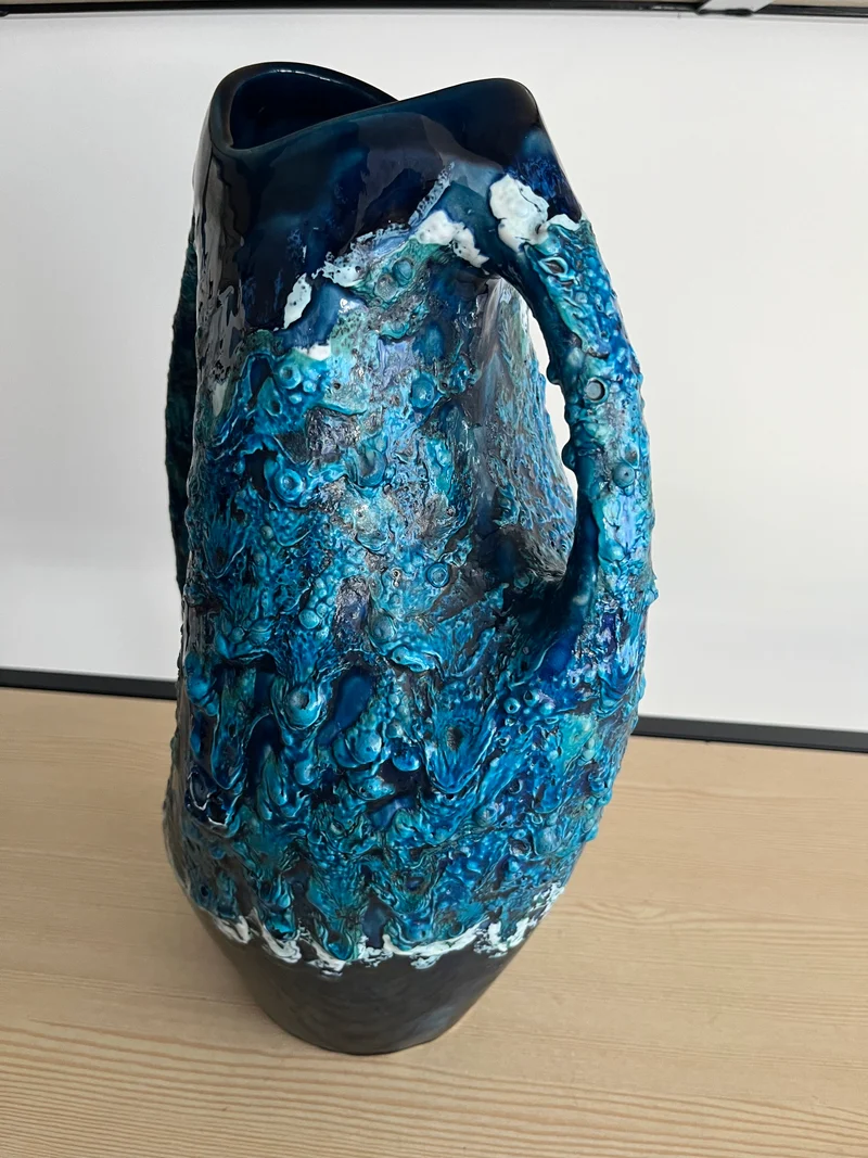 Vase Vallauris vintage bleu nuit