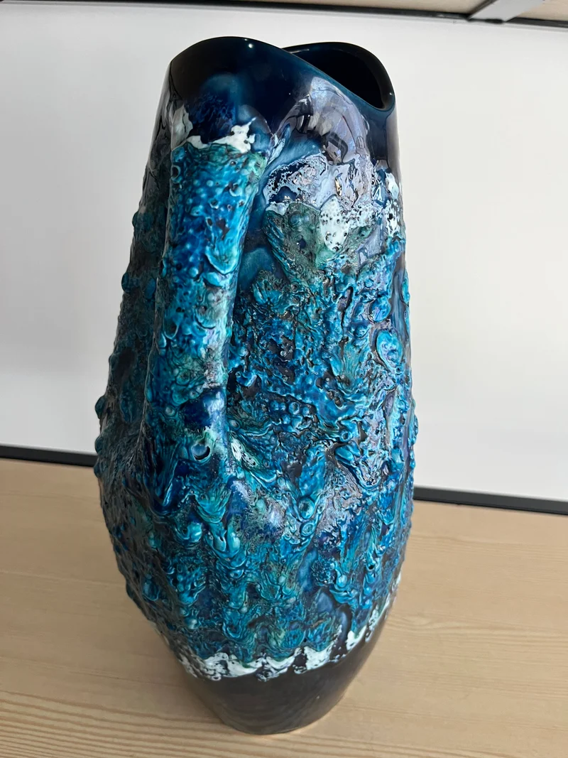 Vase Vallauris vintage bleu nuit