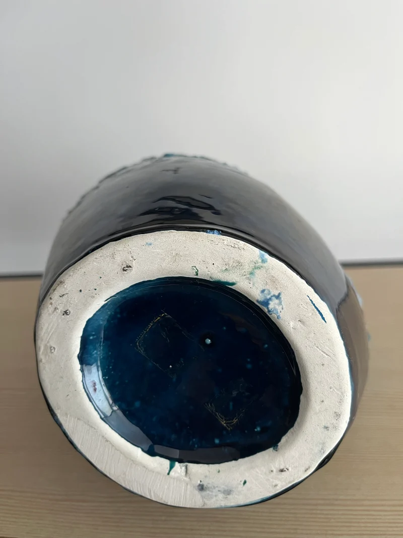 Vase Vallauris vintage bleu nuit