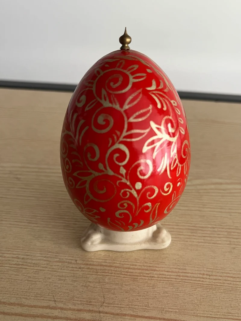 Œuf de décoration russe peint