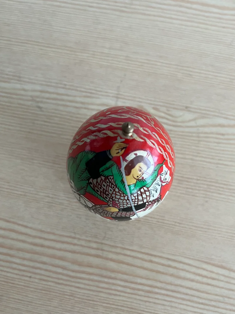Œuf de décoration russe peint