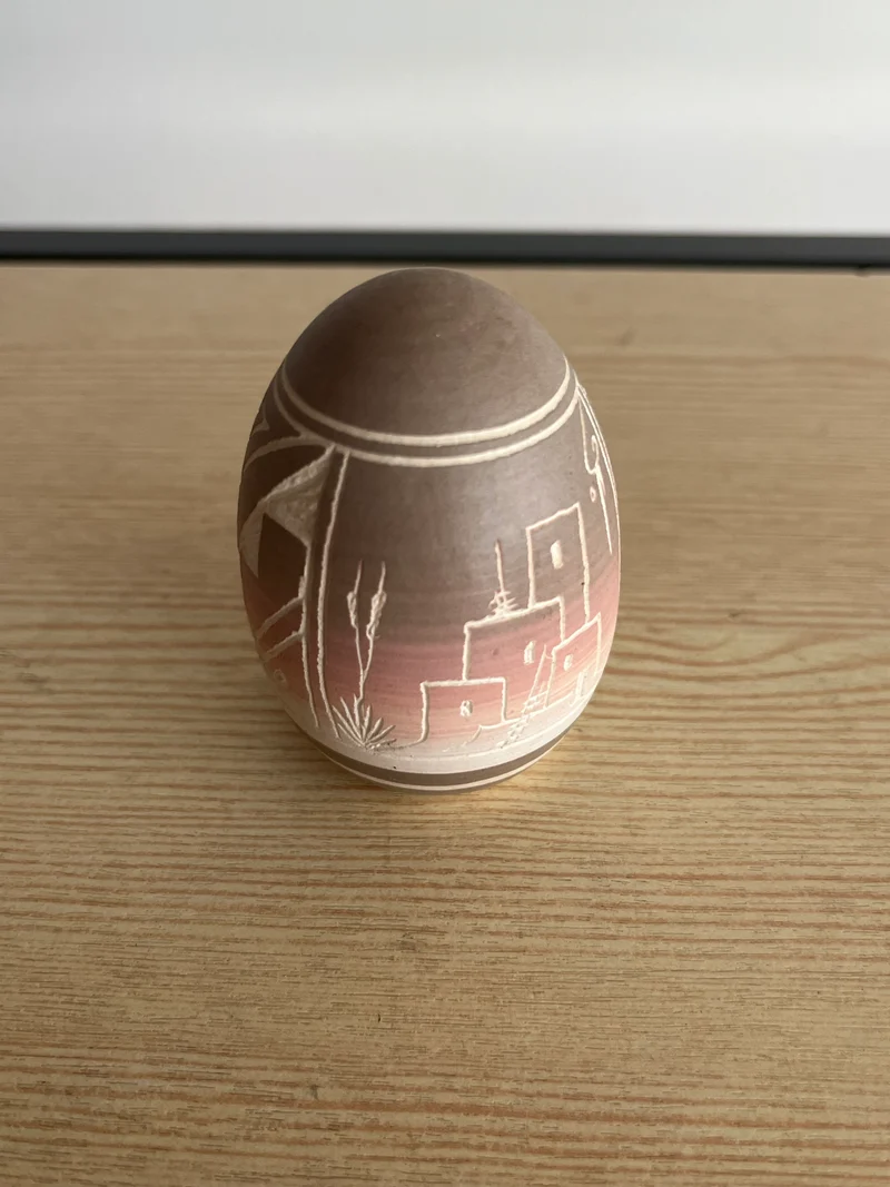 Œuf de poterie amérindienne vintage