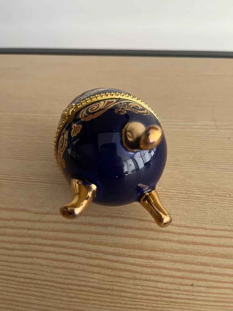 Boite à bijoux vintage œuf en porcelaine