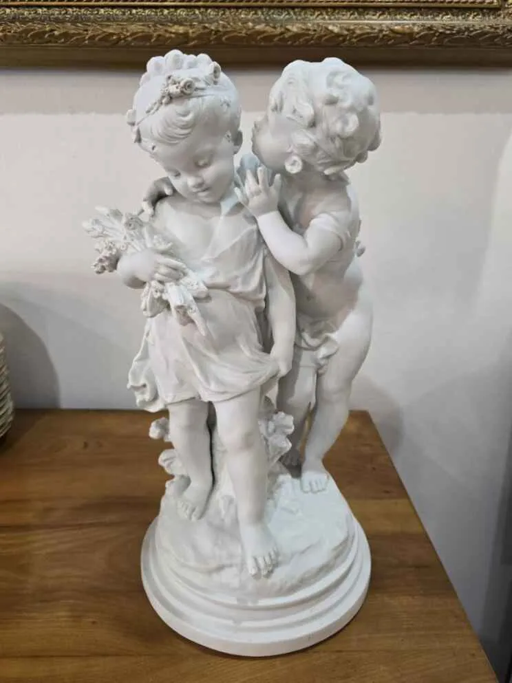 Statuette Biscuit signé Auguste Moreau