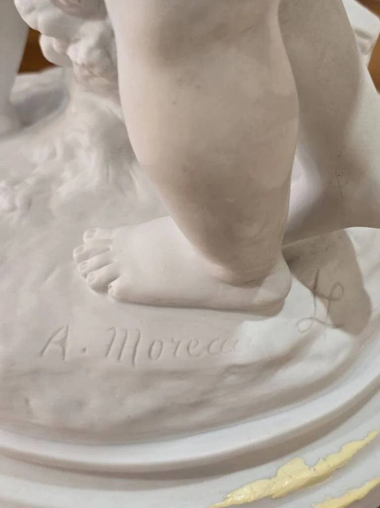 Statuette Biscuit signé Auguste Moreau