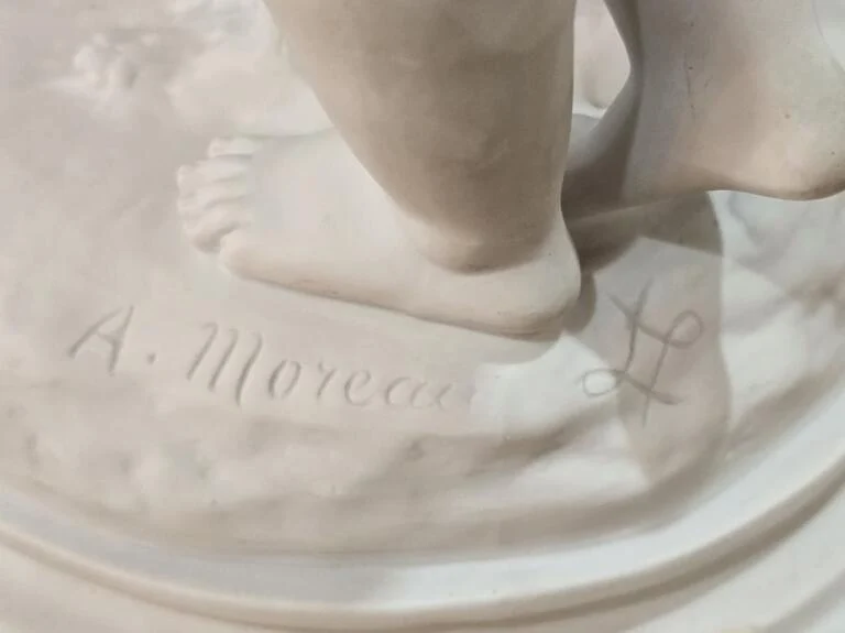 Statuette Biscuit signé Auguste Moreau