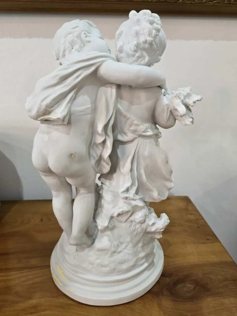 Statuette Biscuit signé Auguste Moreau
