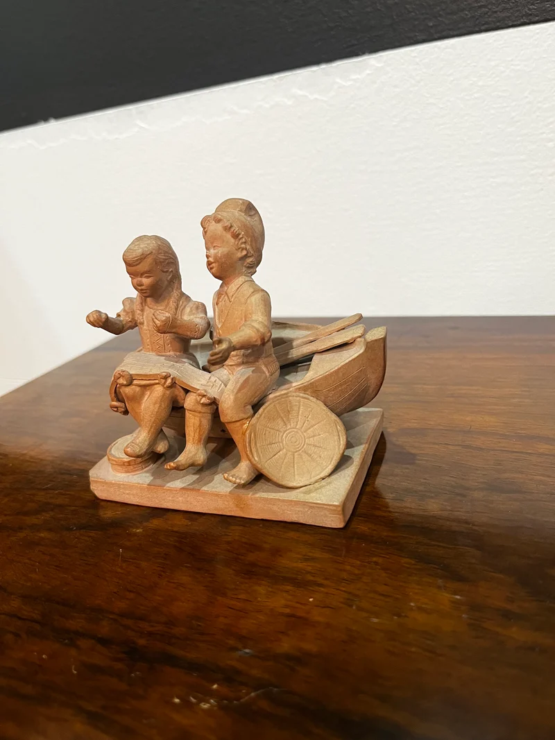 Statuette 2 enfants sur barque signé Ana Alexandre