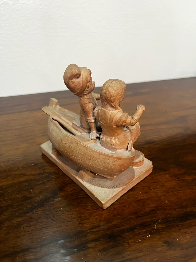 Statuette 2 enfants sur barque signé Ana Alexandre