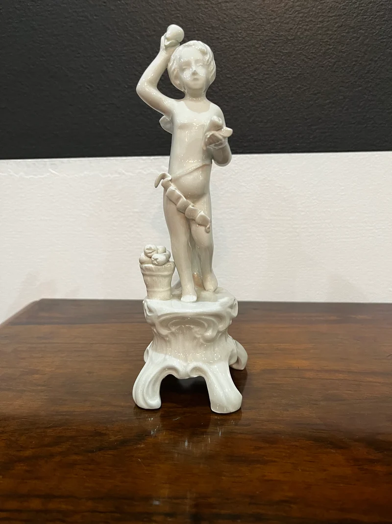 Sculpture Ange vintage en porcelaine