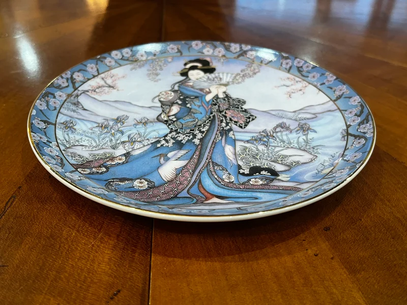 Assiette en porcelaine fine édition limitée by Daphne Baxter