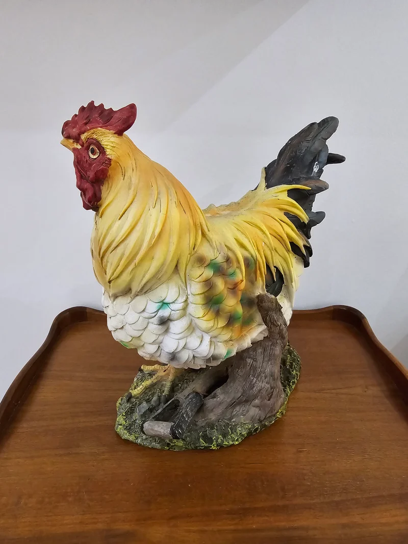 Poule de décoration en platre