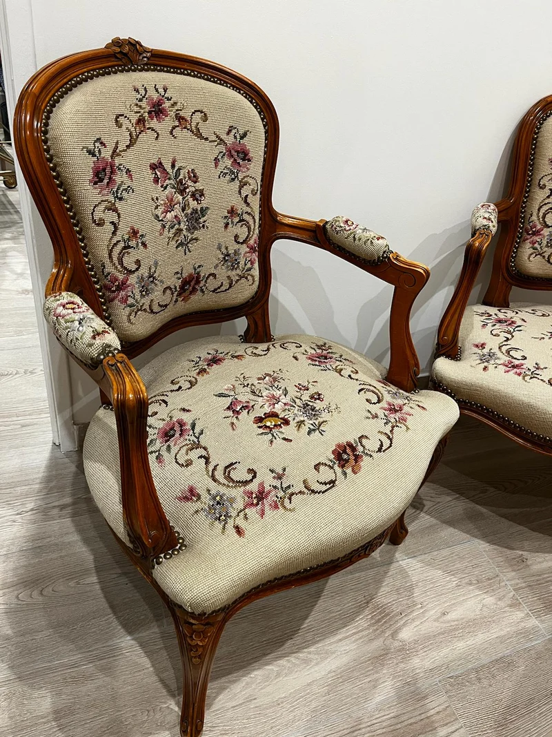 Fauteuils tapissés style Louis XV