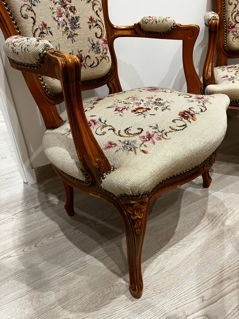 Fauteuils tapissés style Louis XV