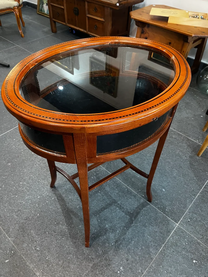 Vitrine sur pied
