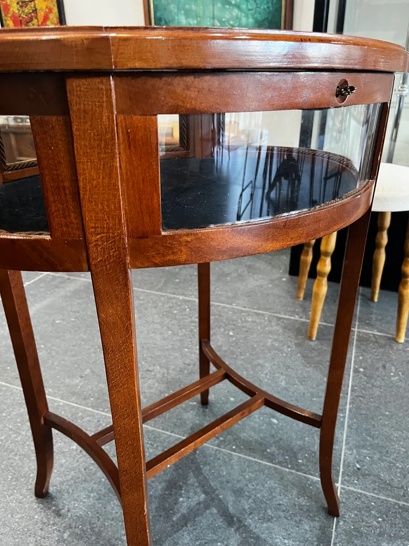 Vitrine sur pied