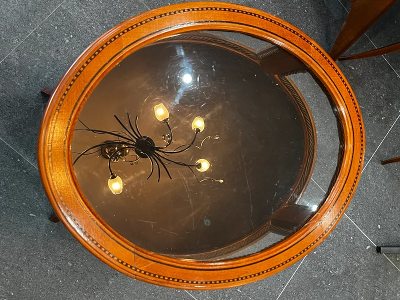 Vitrine sur pied