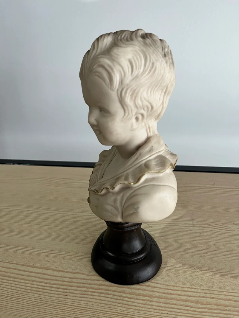 Buste d’enfant albâtre et résine