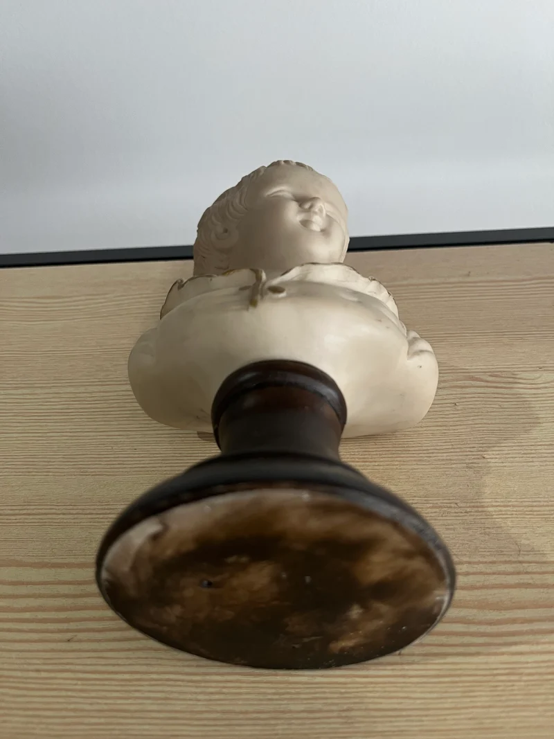 Buste d’enfant albâtre et résine