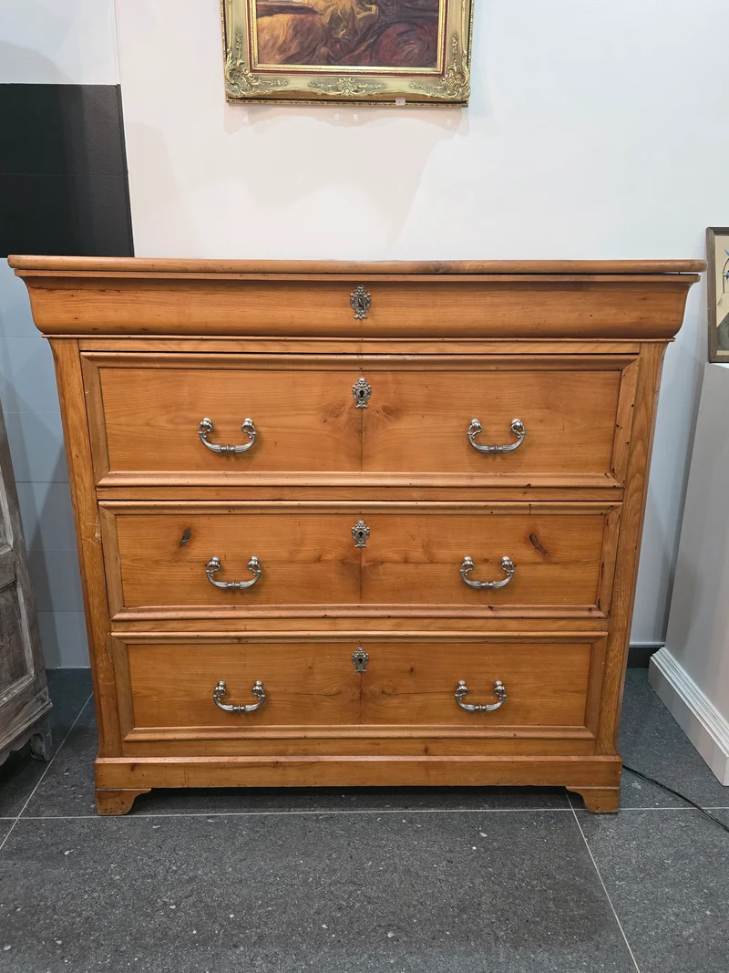 Commode en sapin
