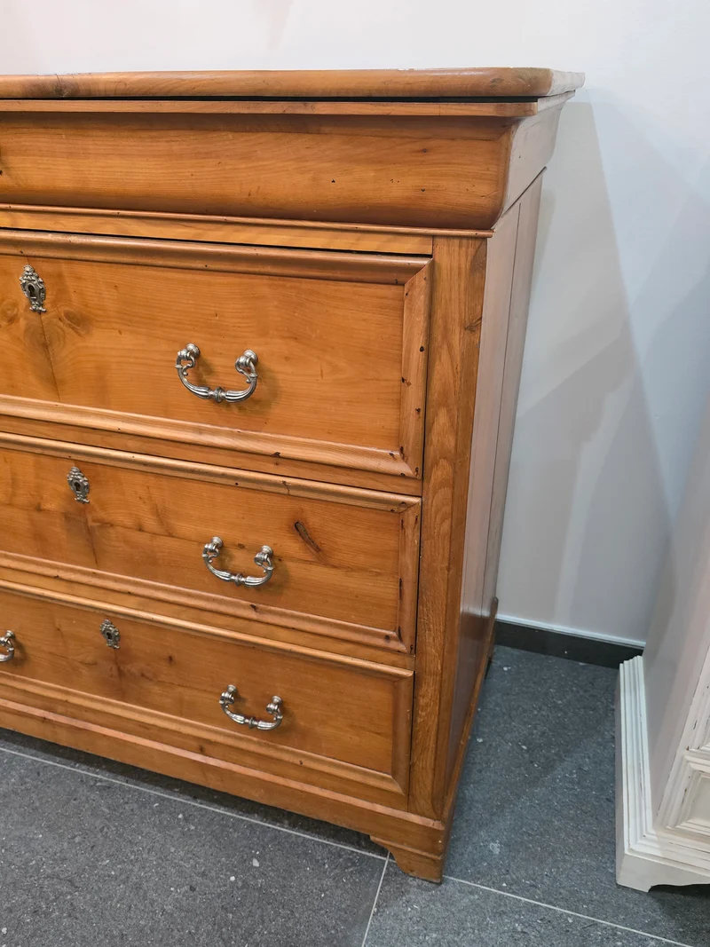 Commode en sapin
