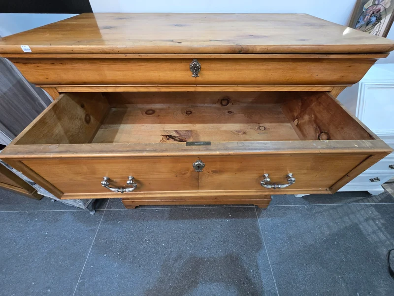Commode en sapin