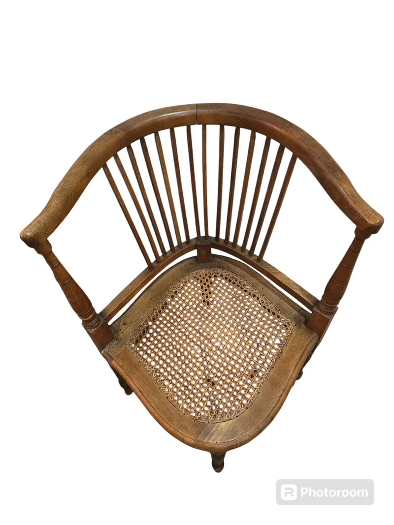 Fauteuil d’angle en bois et canelage