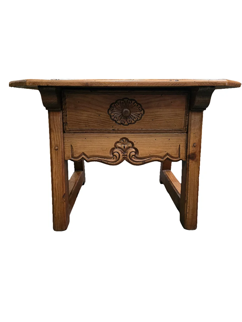 Meuble d’appoint en sapin