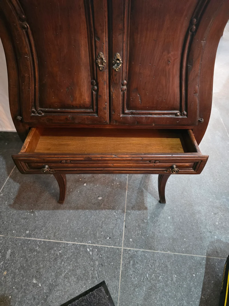 Petite commode galbé