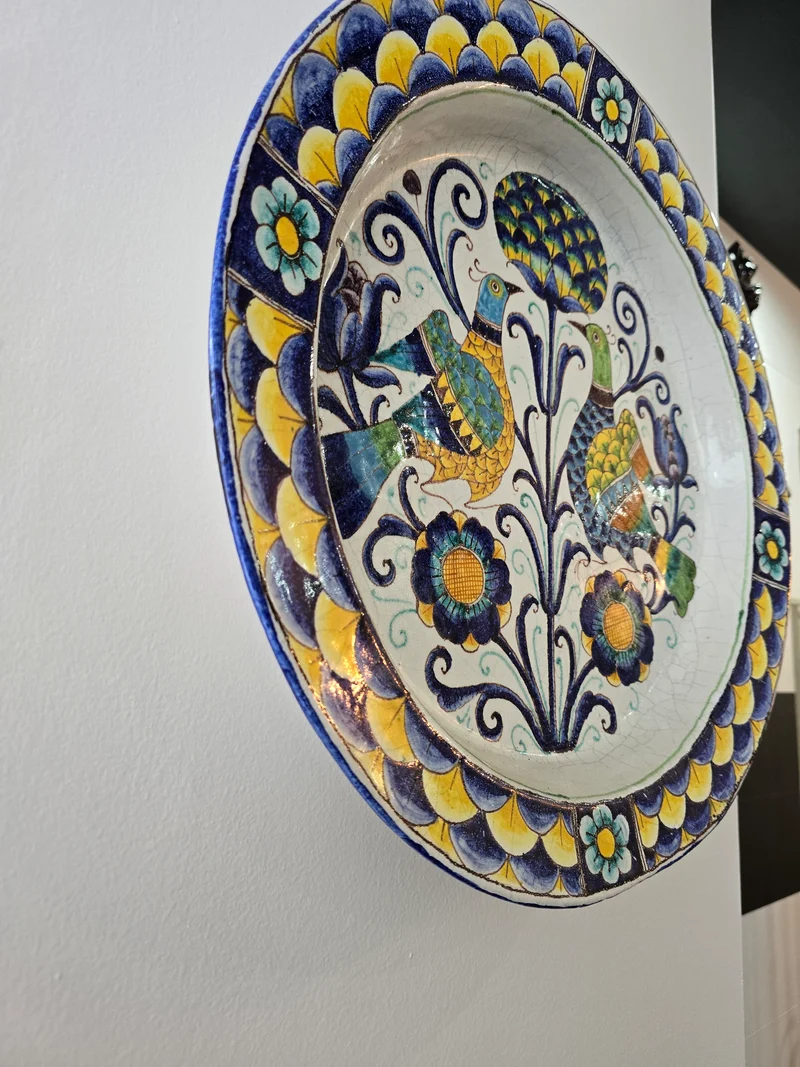 Grand plat en faillance , decor oiseau