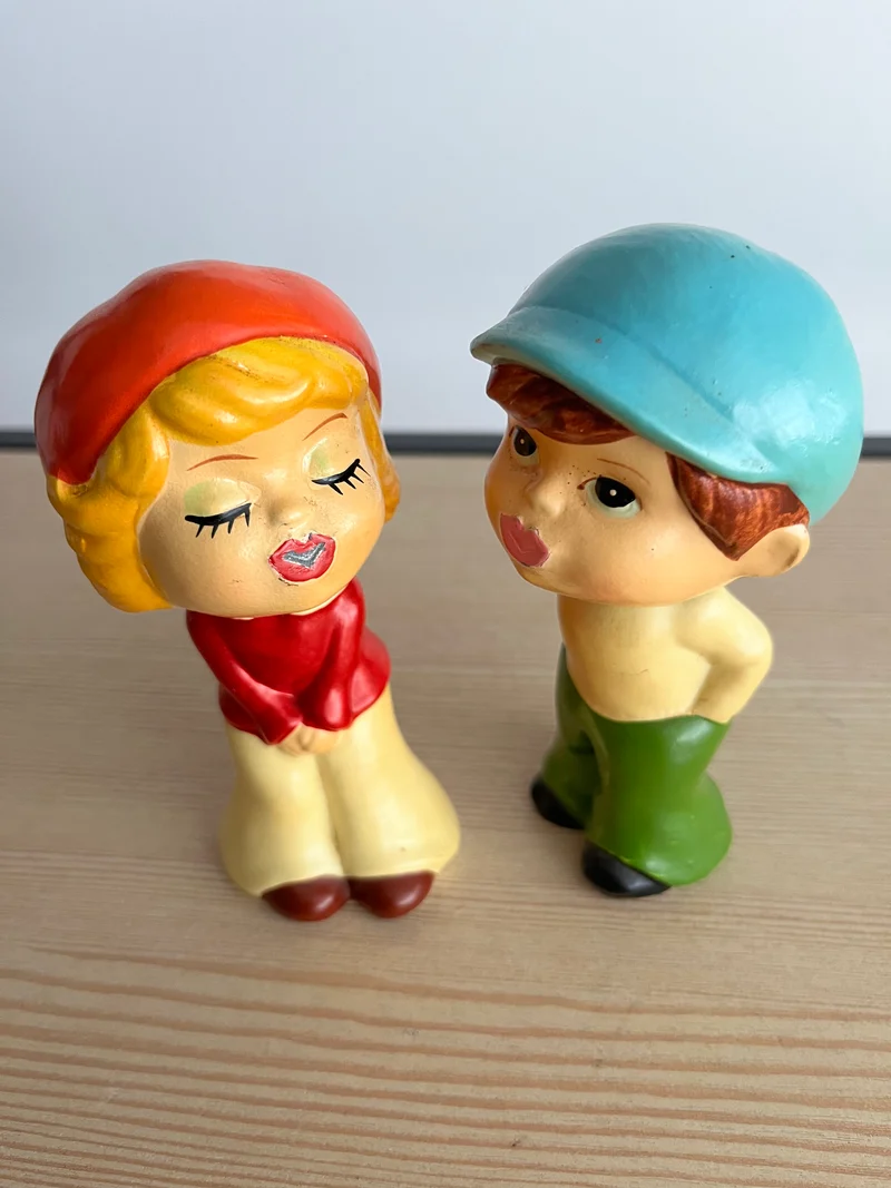 Lot de 2 figurines d’amoureux vintage