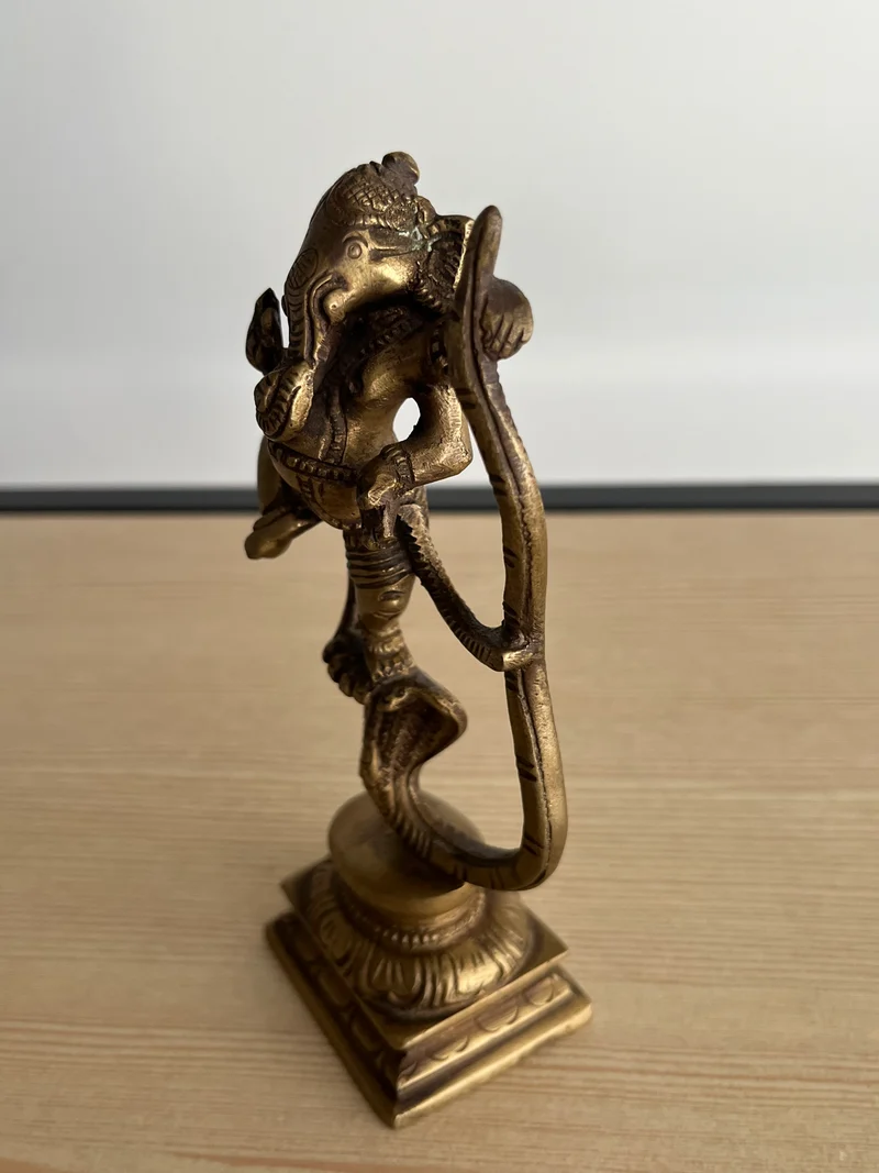 Statuette de Ganesha dansant sur cobra