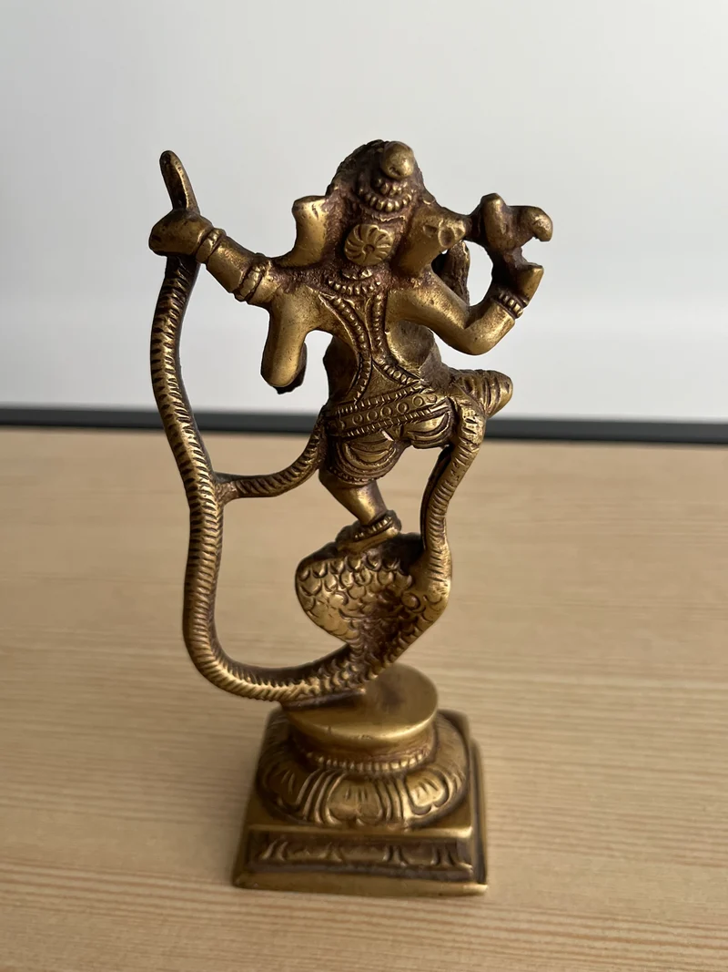Statuette de Ganesha dansant sur cobra