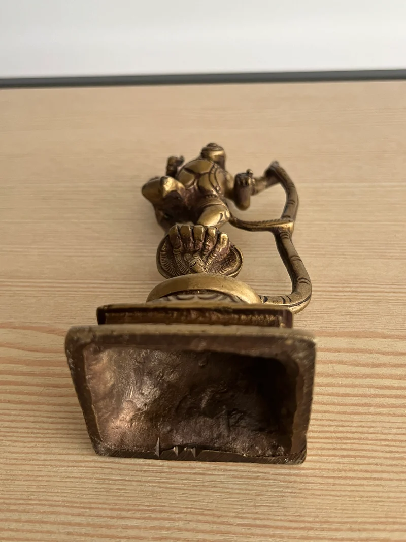 Statuette de Ganesha dansant sur cobra