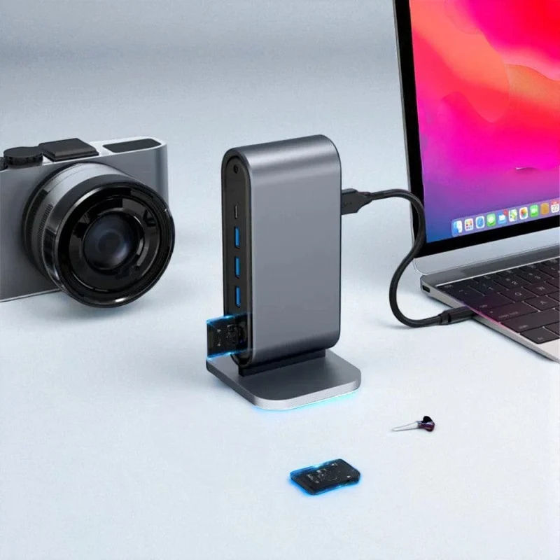 Hub USB-C 12-en-1 aluminium gris espace avec Power Delivery 100W et HDMI 4K