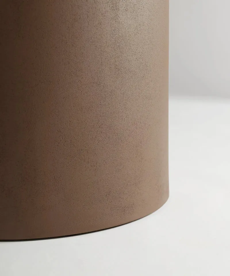 Mesa de Comedor Ovalada en Microcemento Juno Brown