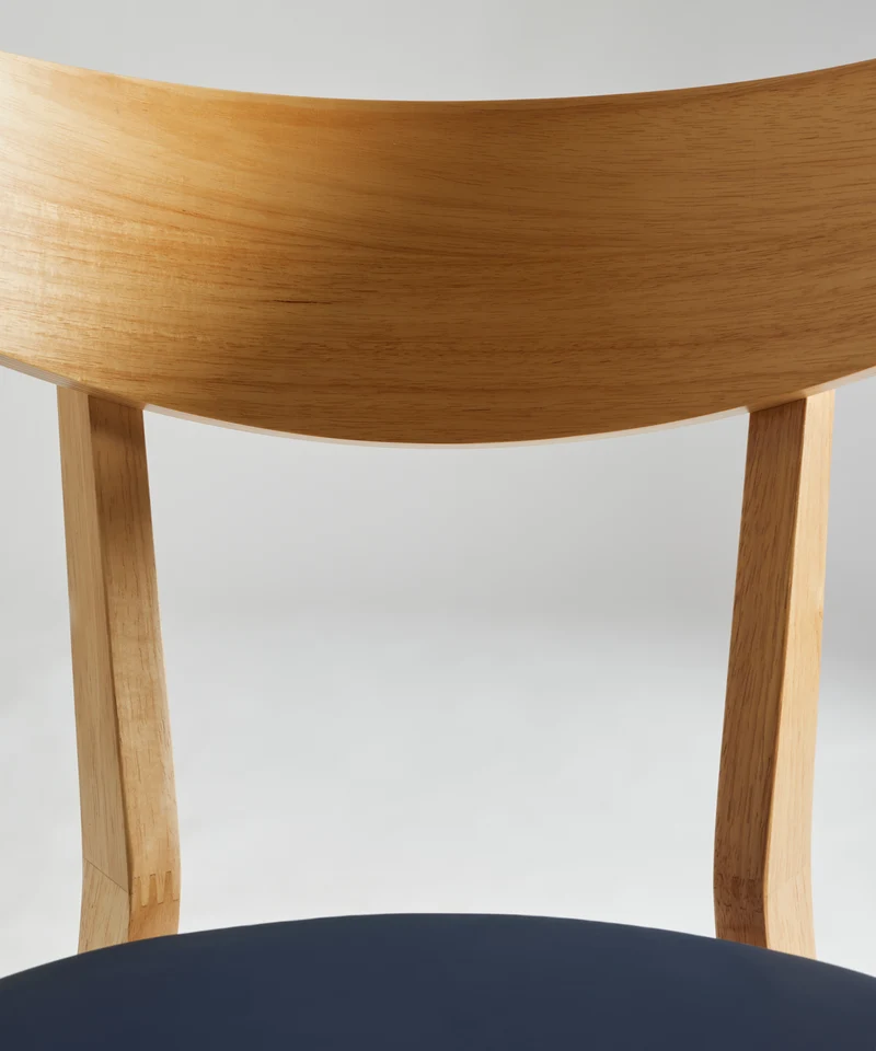 Silla de Comedor de Madera Maciza y Tapizada Aria