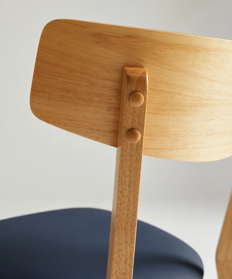 Silla de Comedor de Madera Maciza y Tapizada Aria