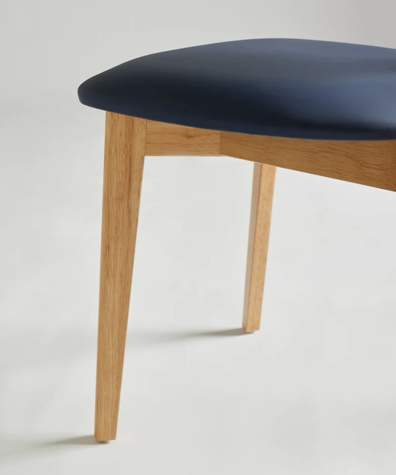 Silla de Comedor de Madera Maciza y Tapizada Aria