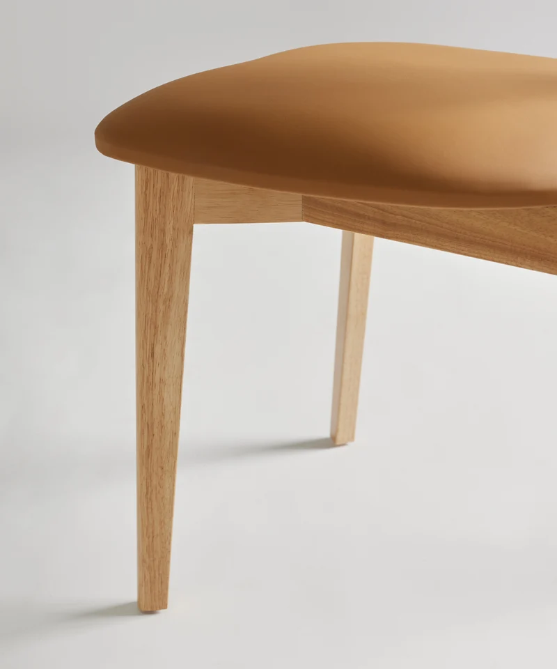 Silla de Comedor de Madera Maciza y Tapizada Aria